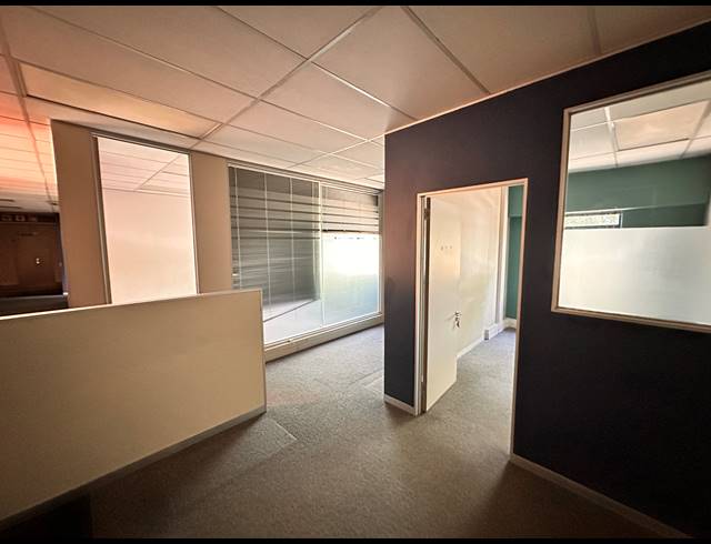 388M² OFFICE TO LET IN PARKTOWN